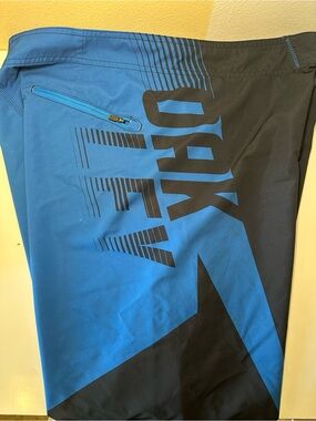 Oakley Blue & Black Board Shorts Mens Size 36